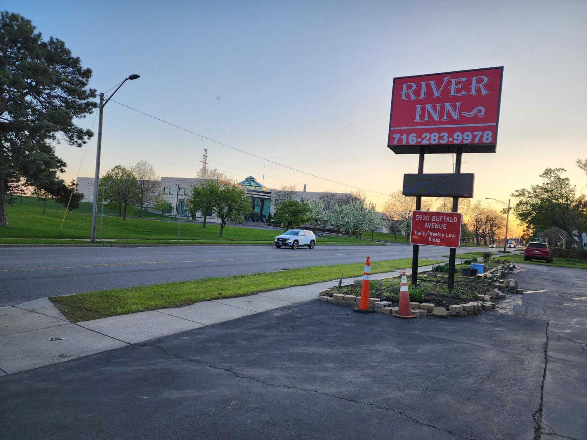 Motel River By